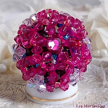 Bague Hibiscus avec des facettes et des toupies en cristal de Swarovski